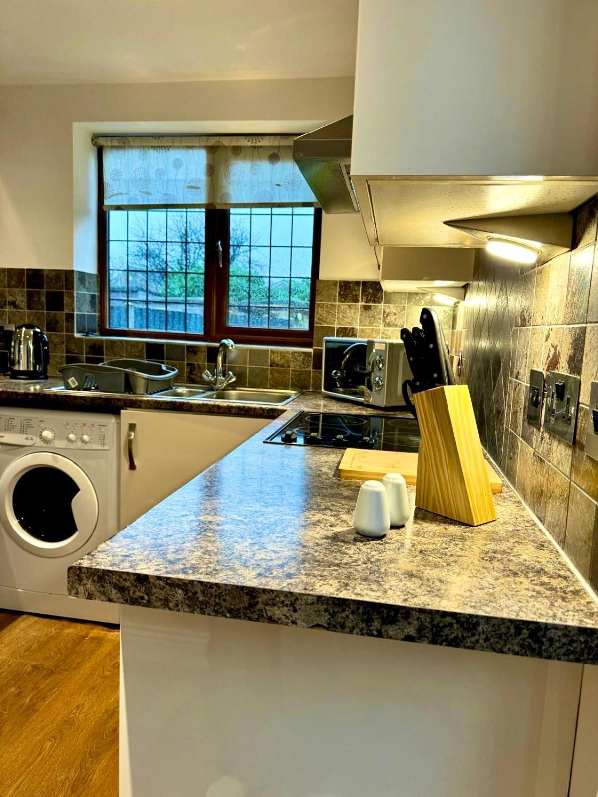 3Br House Ossett-Wakefield, Free Parking 3 Cars Wi Fi Long Stays Exterior foto